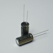 Конденсатор электролитический 105*C для PC  680- 35V 10*20 Jamicon